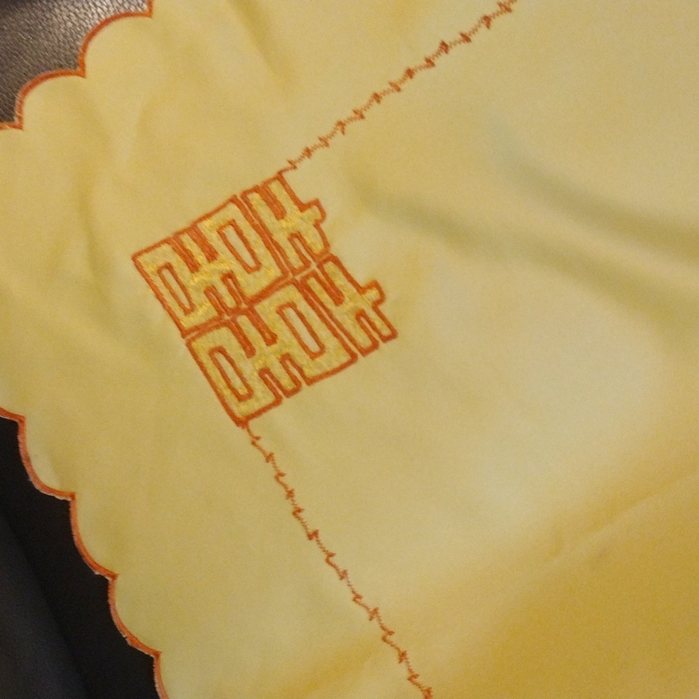 Table Runner - Picture 3 of 4